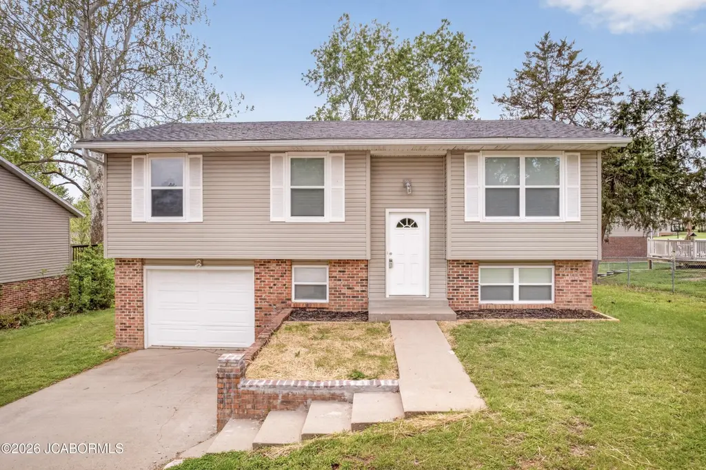 5545 Bradley Dr