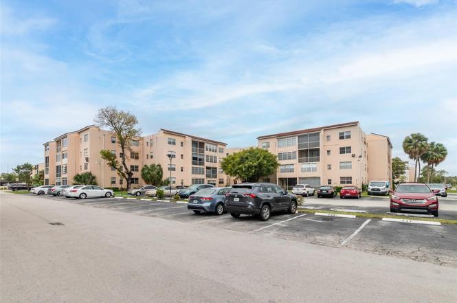 2840 Somerset Dr #403