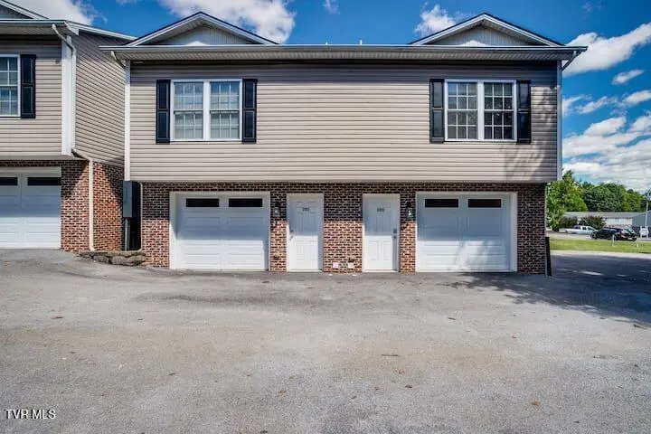 169 Grande Ave #200