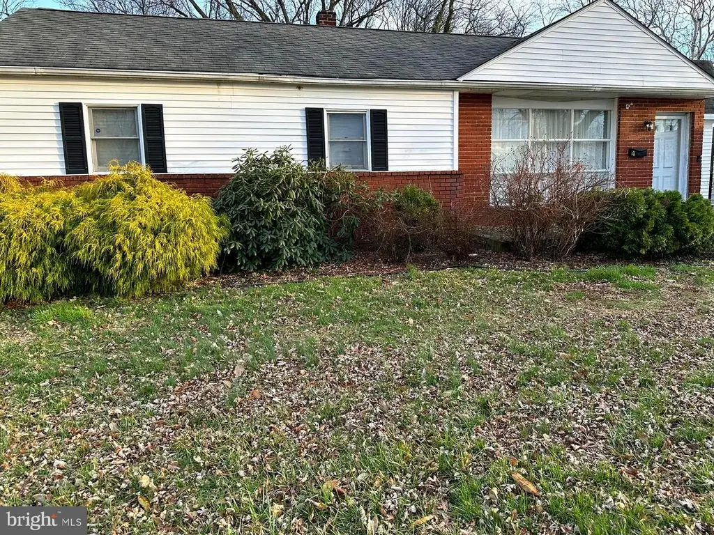 4 E Clairmont Dr