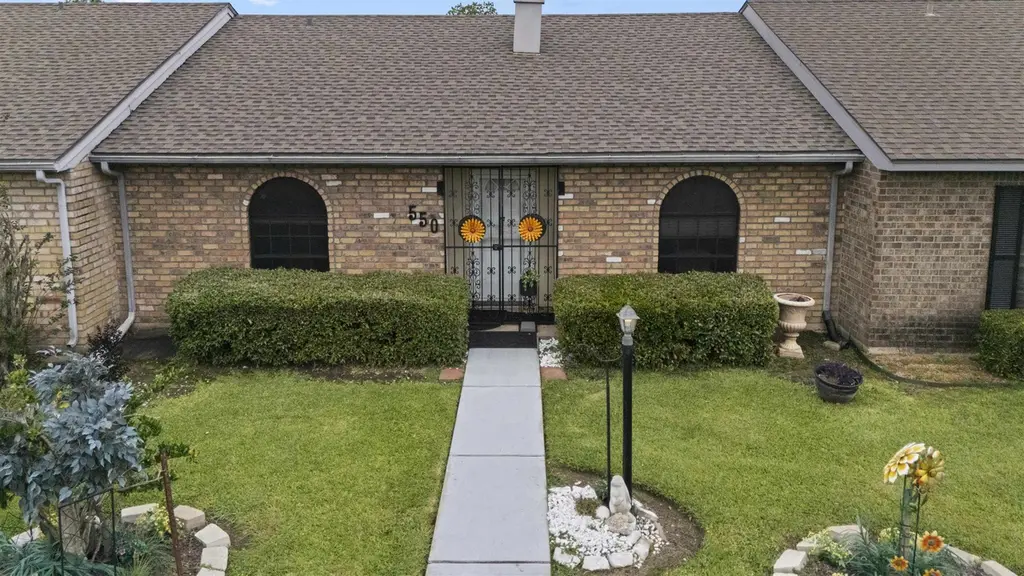 550 Yorktown Ln
