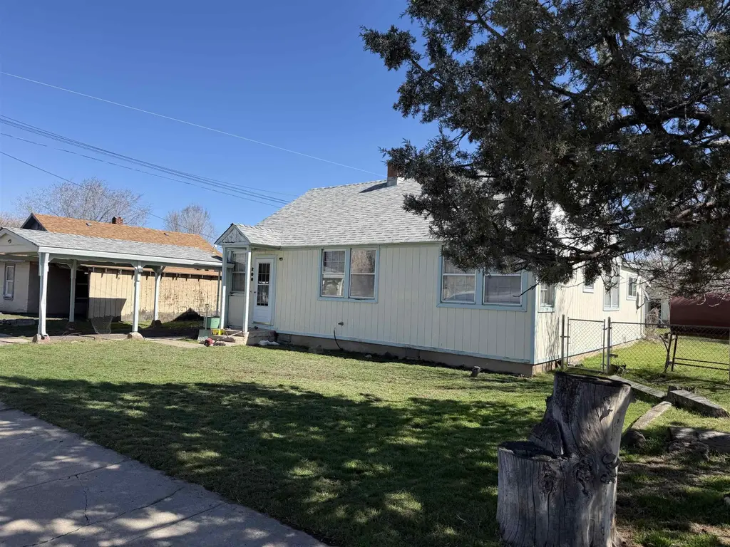 208 N West C. St