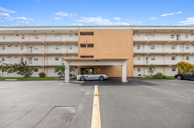 230 NE 26th Ave #206