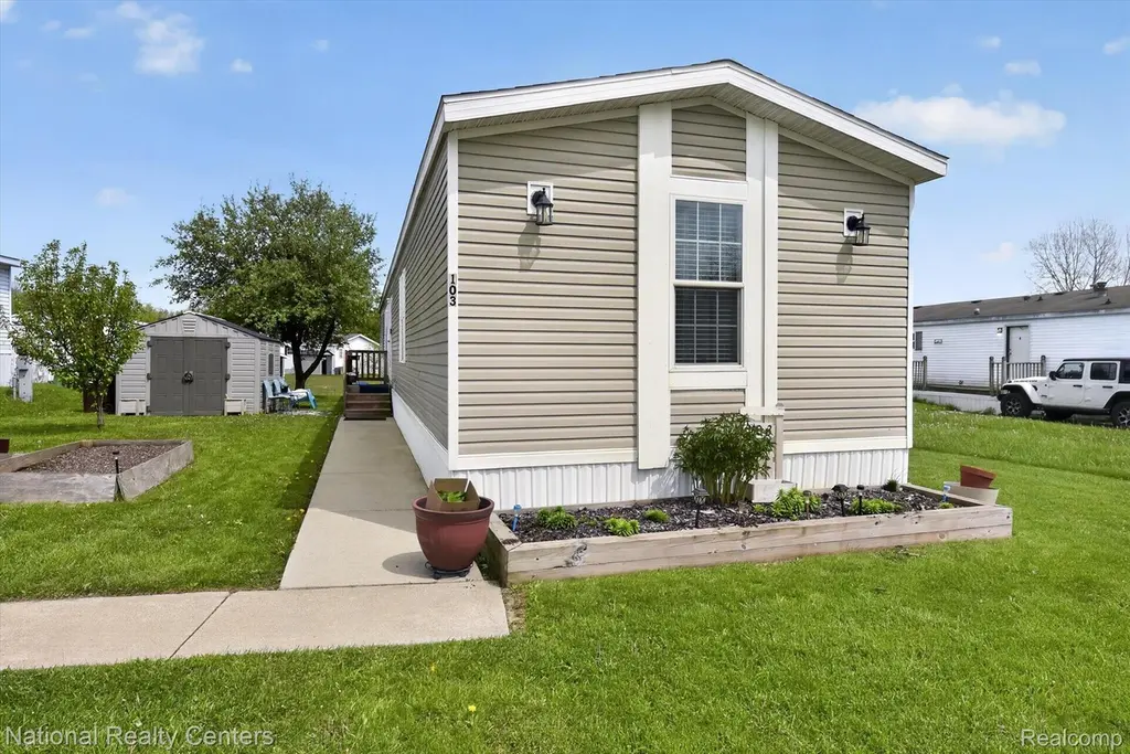 2735 S Wagner Rd #103