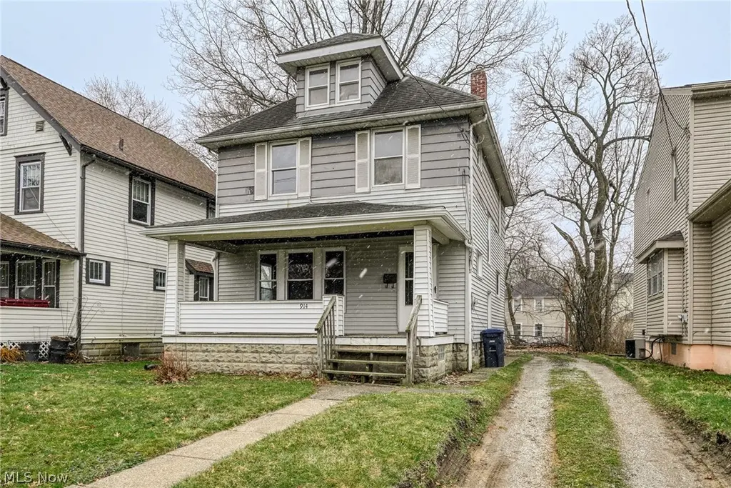 914 Delia Ave