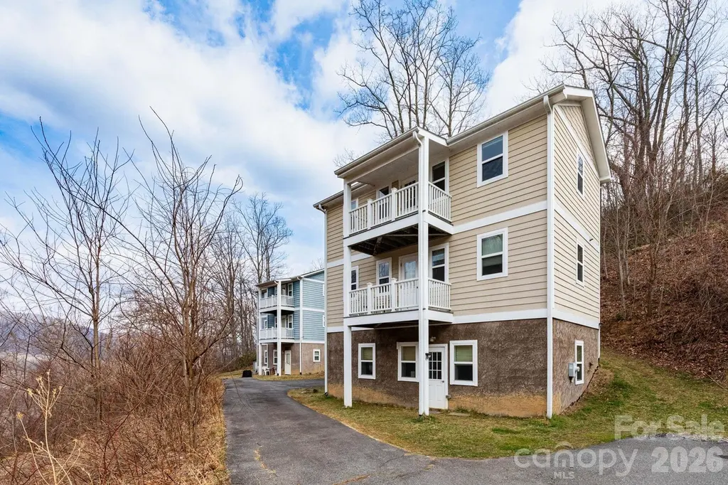 14 Lila Ln