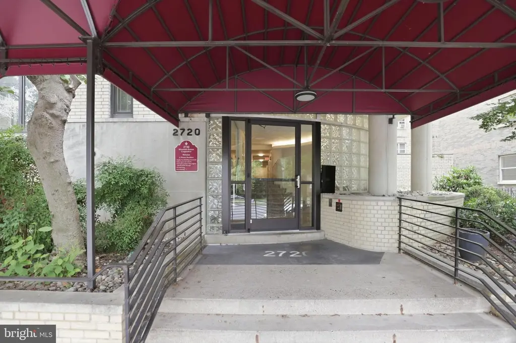 2720 Wisconsin Ave NW #302