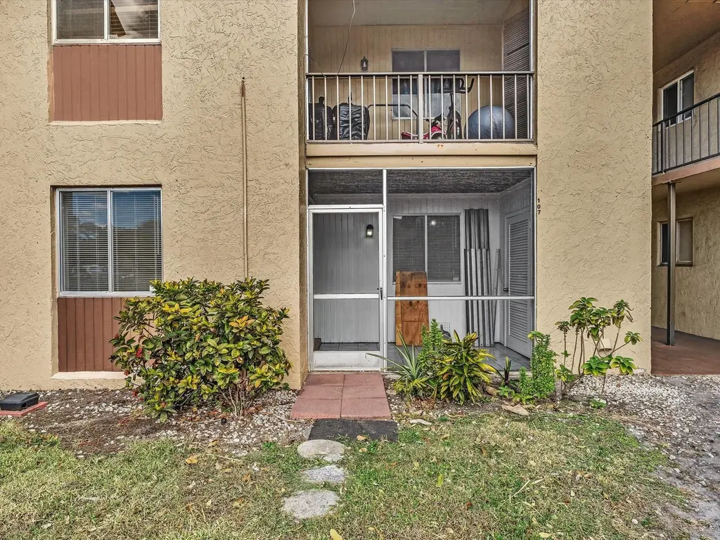 6034 Forest Hill Blvd #107