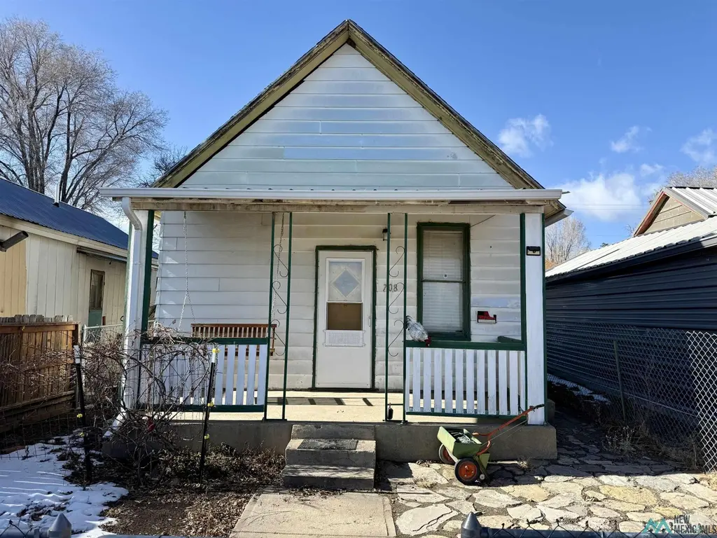 708 S 1st St