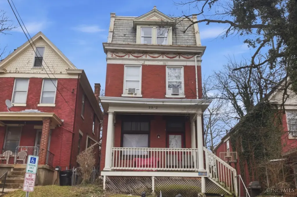 2342 Stratford Ave