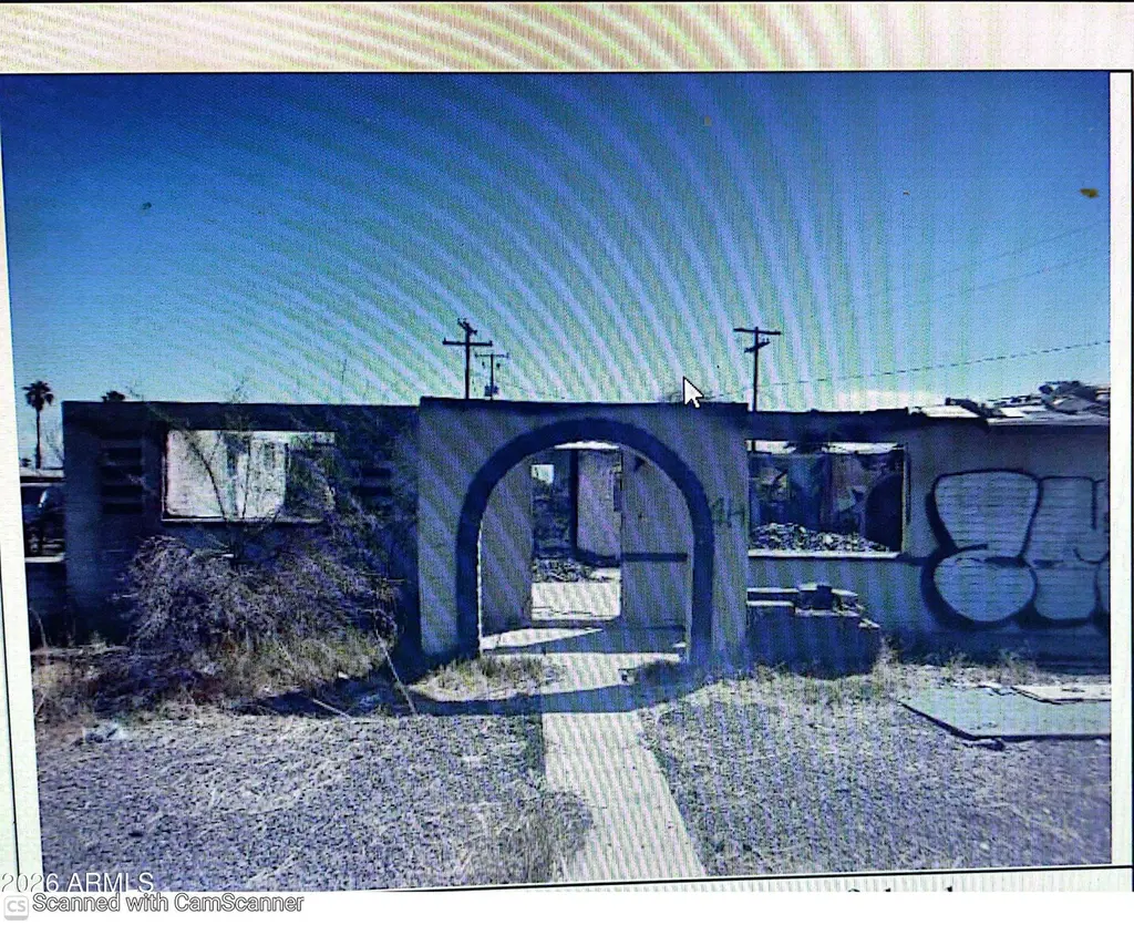 1462 N Kadota Ave