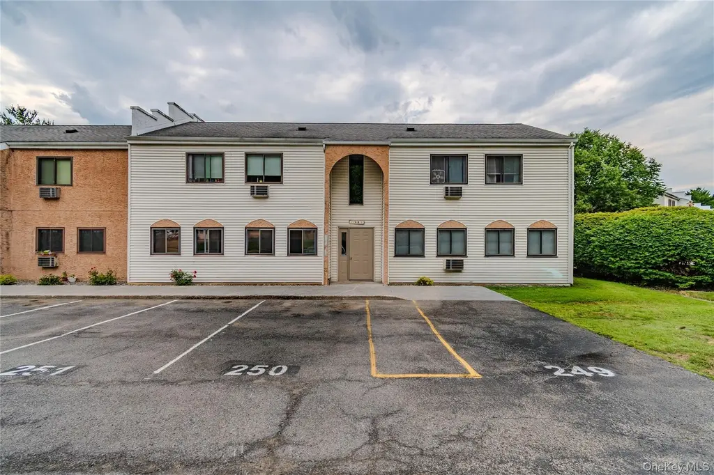 34 Scarborough Ln Unit A