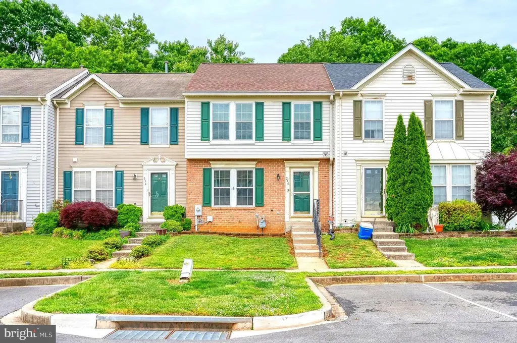 556 Macintosh Cir