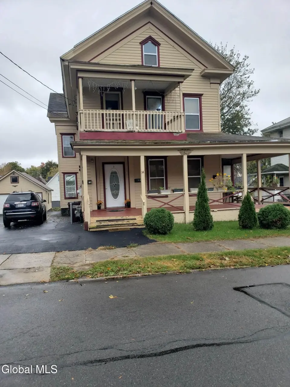 34 3rd Ave