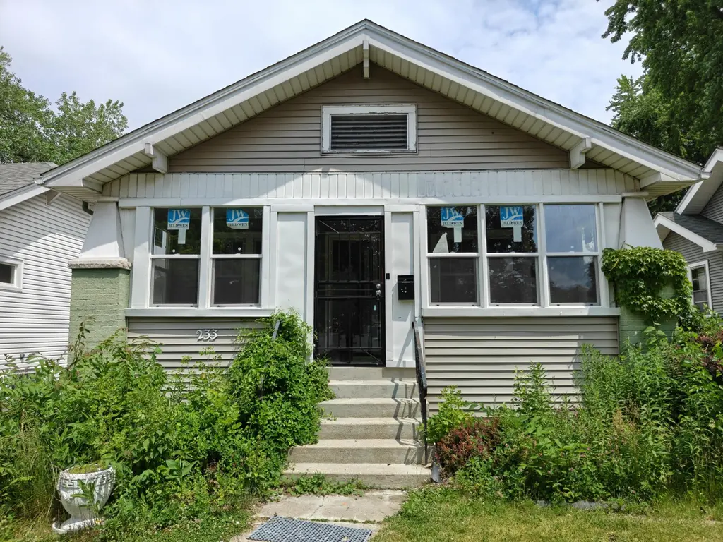 233 Oakwood St
