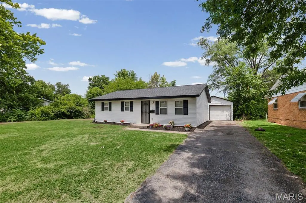 23 Leonard Dr