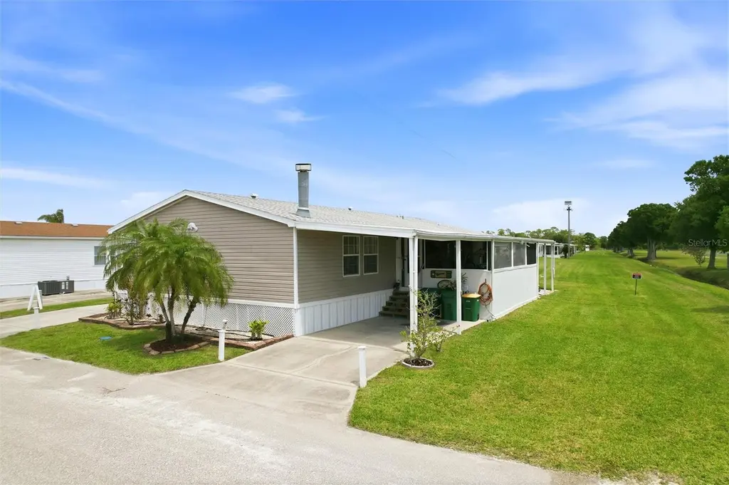 184 W Manatee Loop