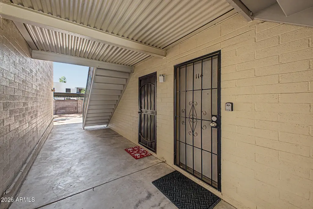 2633 W Rose Ln Unit B114
