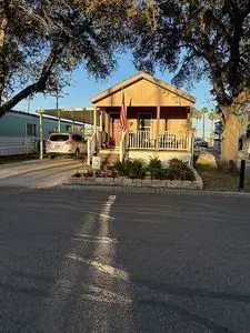 196 Lago Vista St