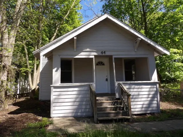44 Harris St