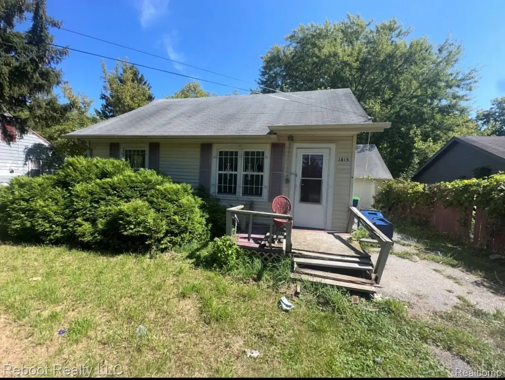 1815 Mack Rd