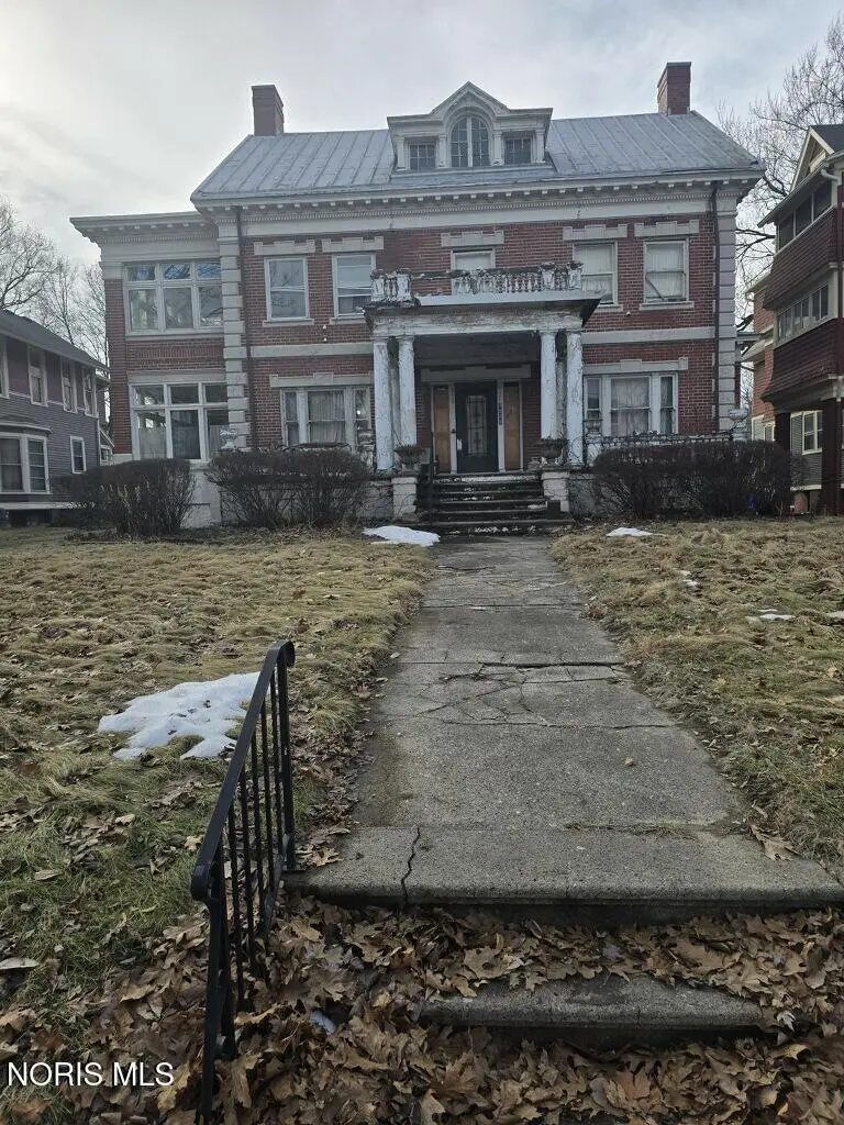 2229 Parkwood Ave