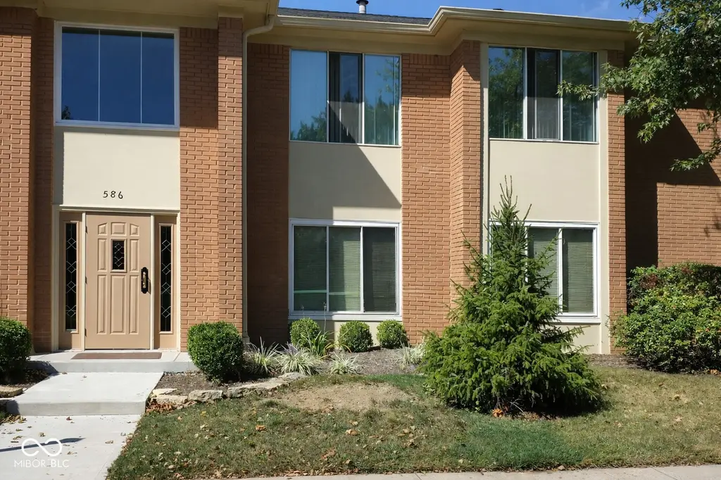 586 Hunters Dr Apt D