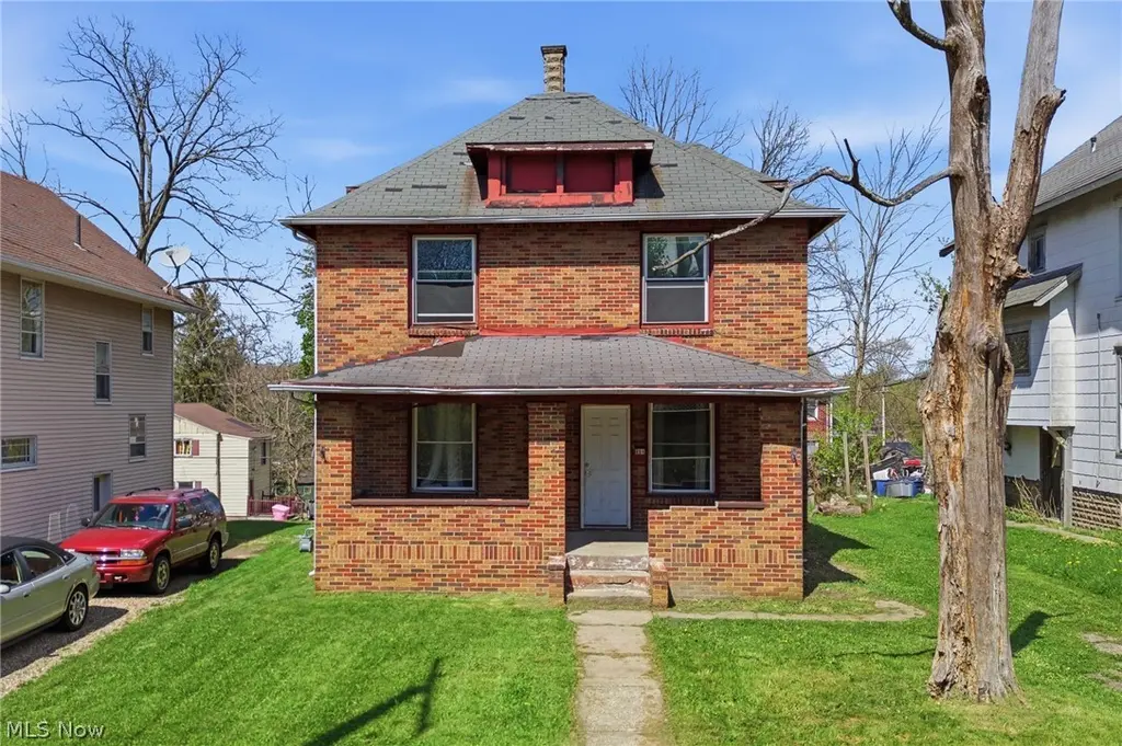 604 W 4th St