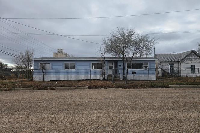 1204 Main St