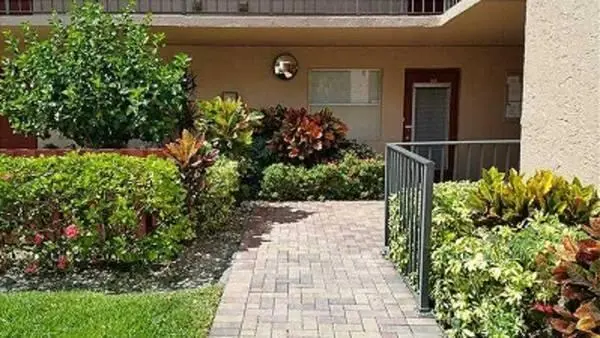 370 NW 76th Ave #104
