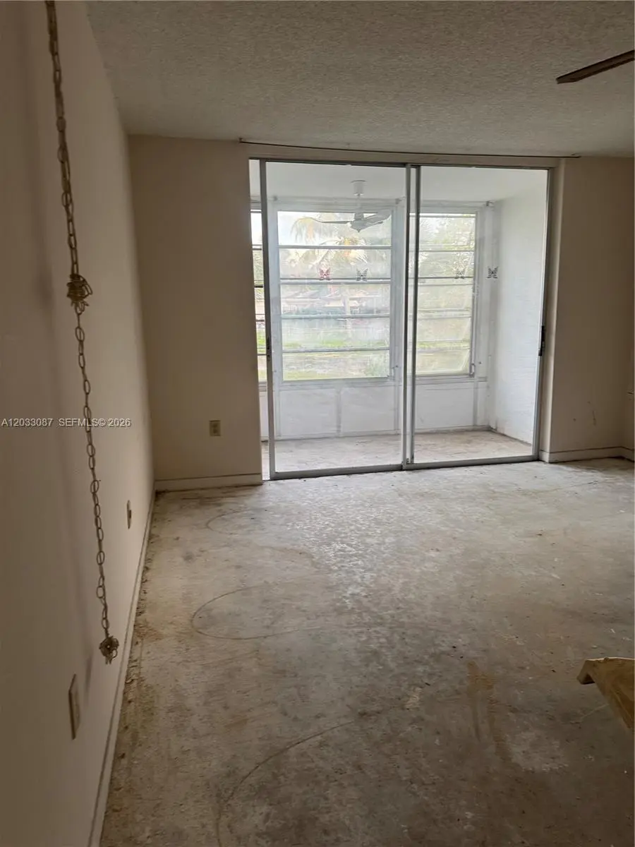 8325 Sunrise Lakes Blvd #112
