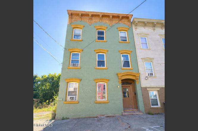 54 Alexander St