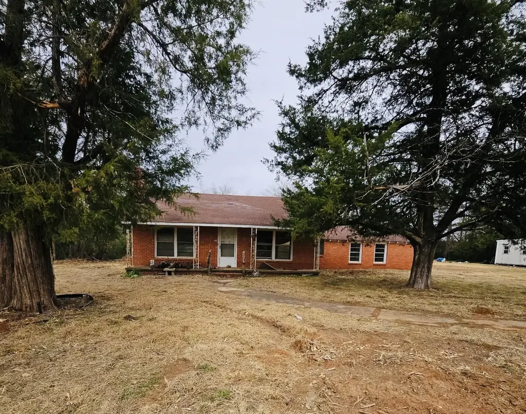 19565 County Road 2187
