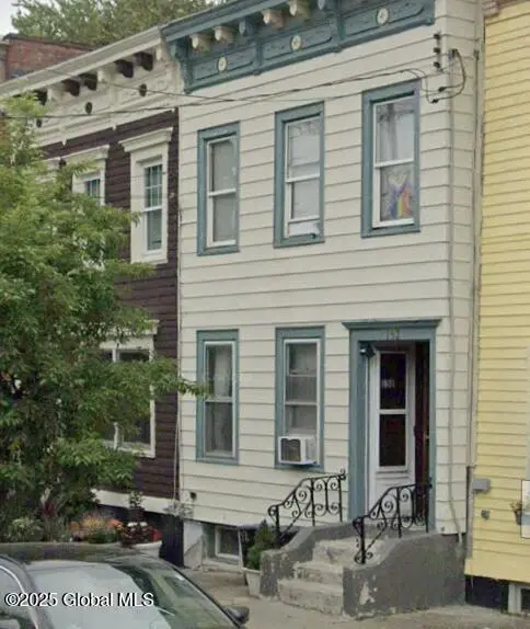 152 Dove St