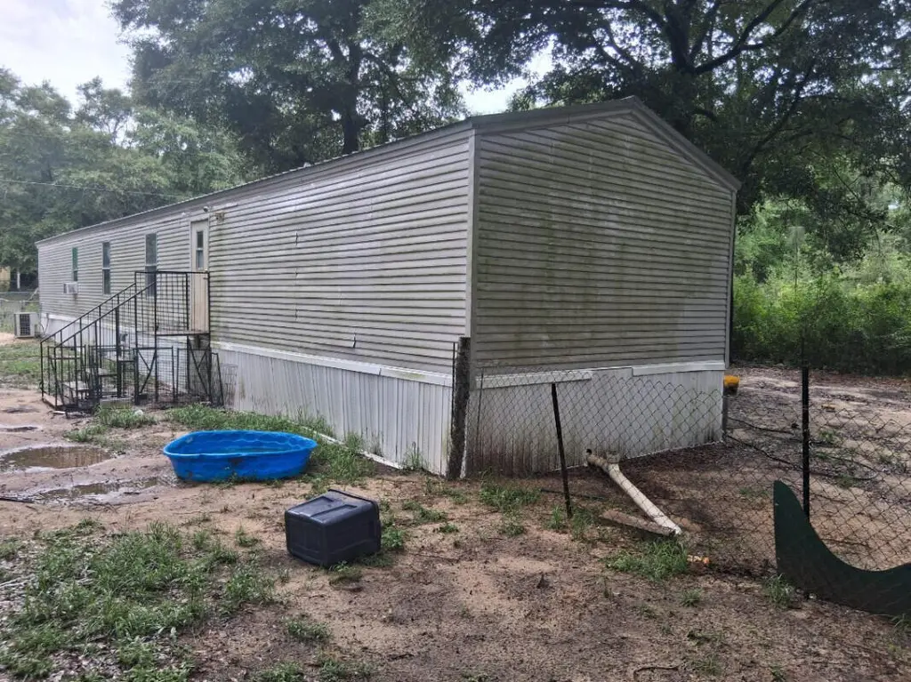 1706 Pickens Cir