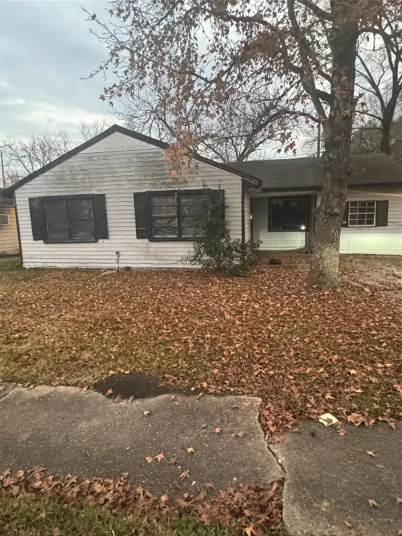 5326 Kenilwood Dr