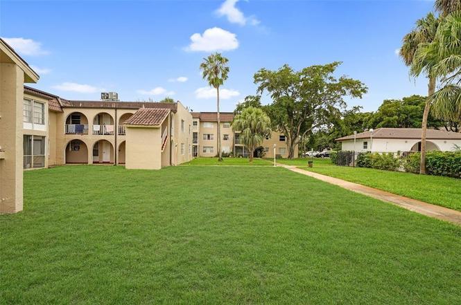 2710 Riverside Dr Unit 106-a