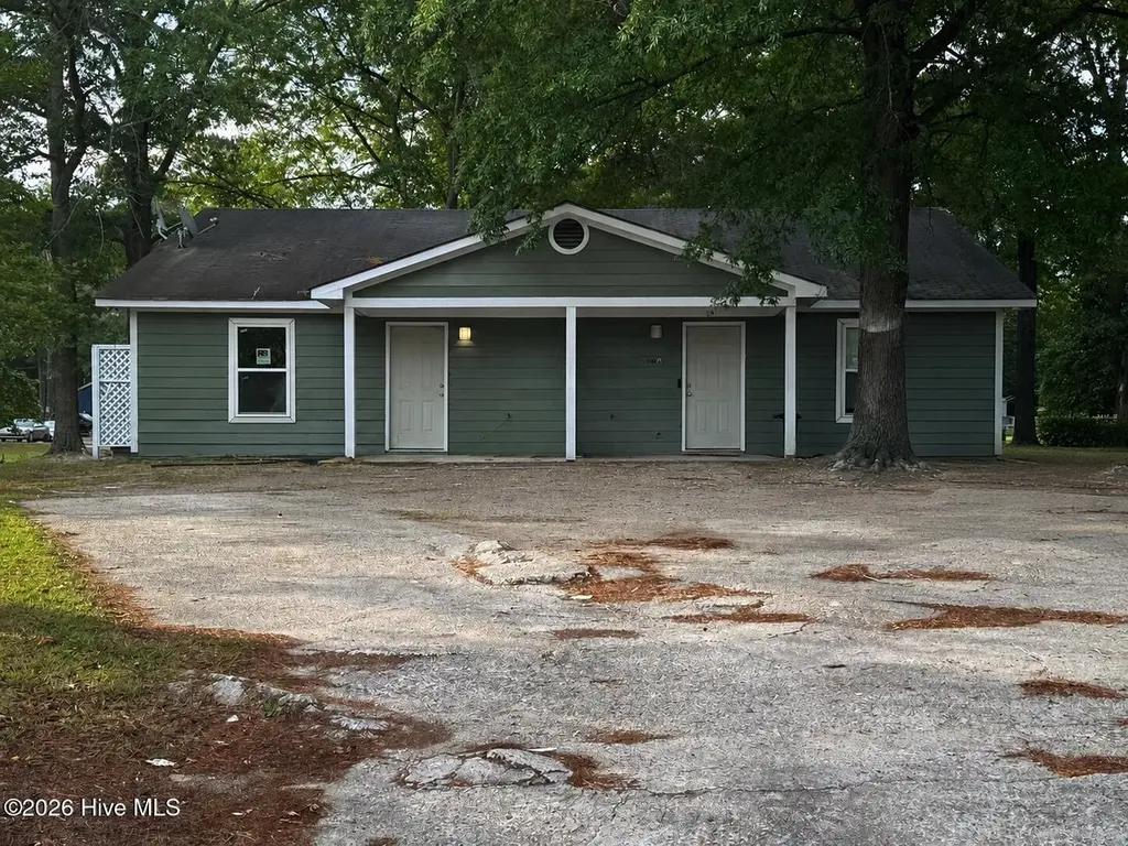1104 Lewis Cir