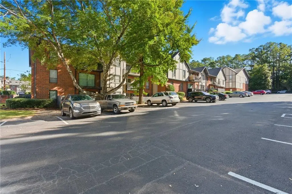 6851 Roswell Rd Unit J14