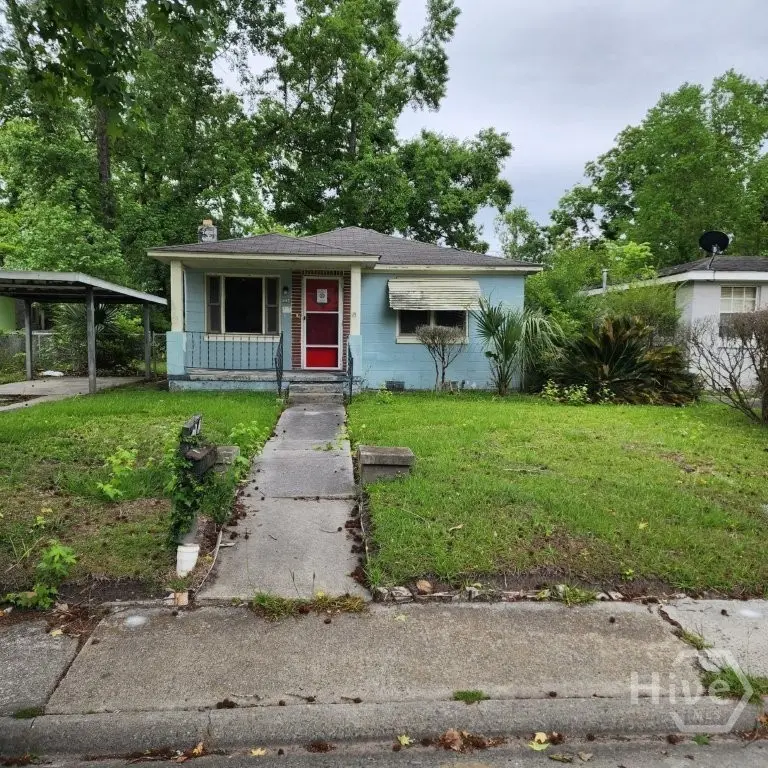 908 Bowden St