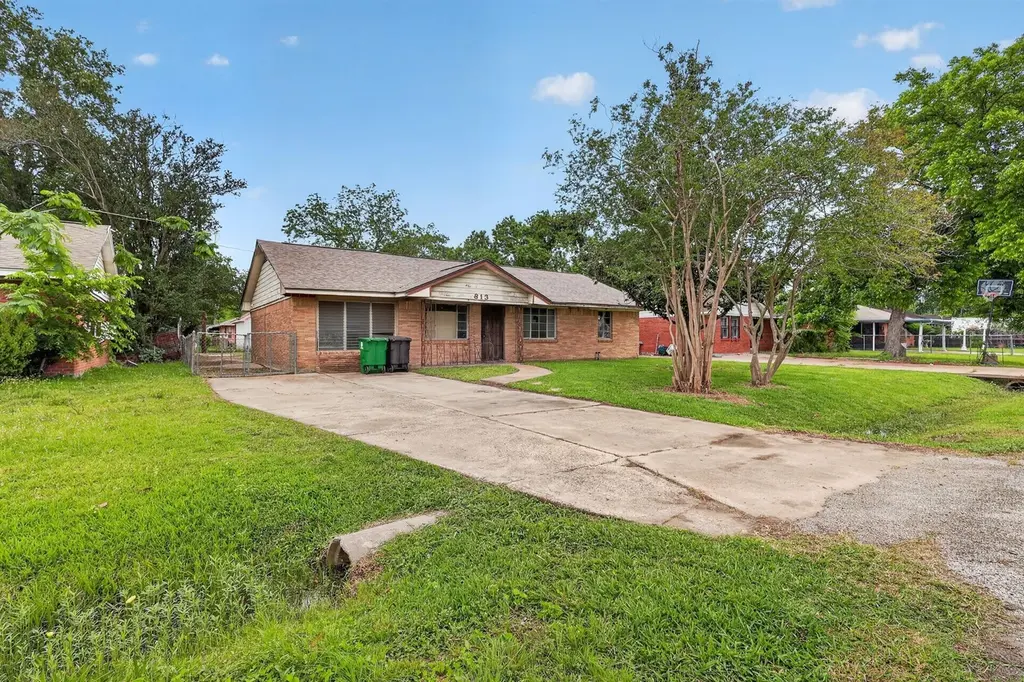 813 Dunham Dr