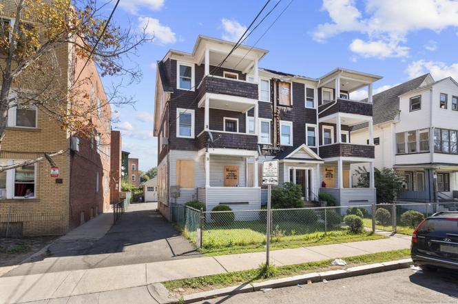 102 Rowe Ave