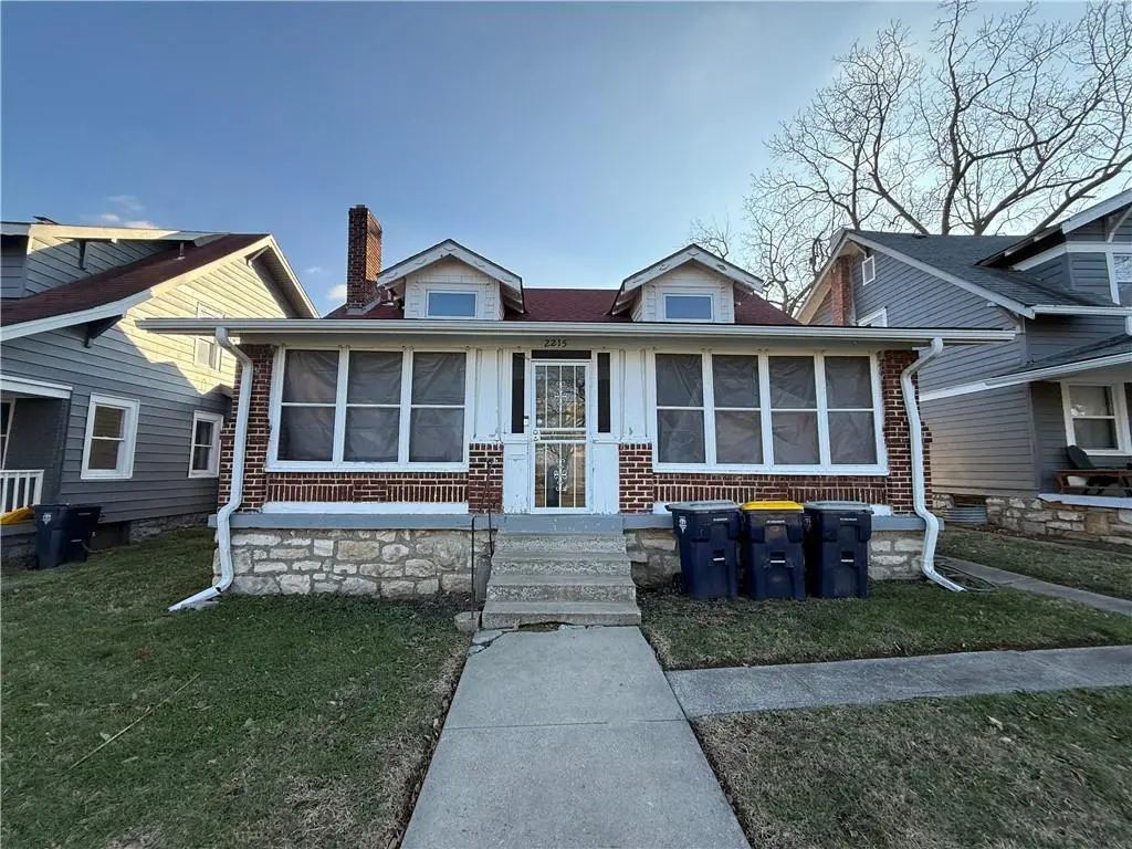 2215 E Meyer Blvd