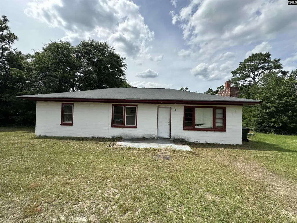 1136 Main St