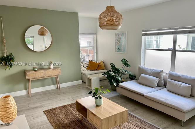 653 Michigan Ave #1