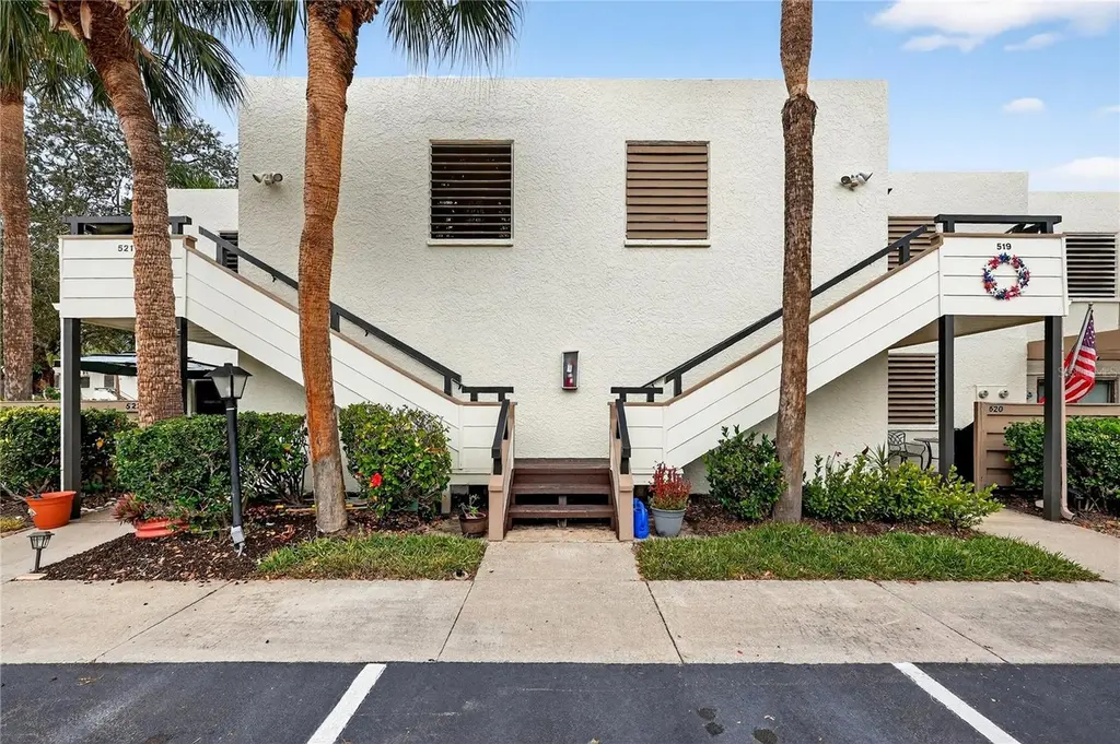 521 Lakeside Dr #521