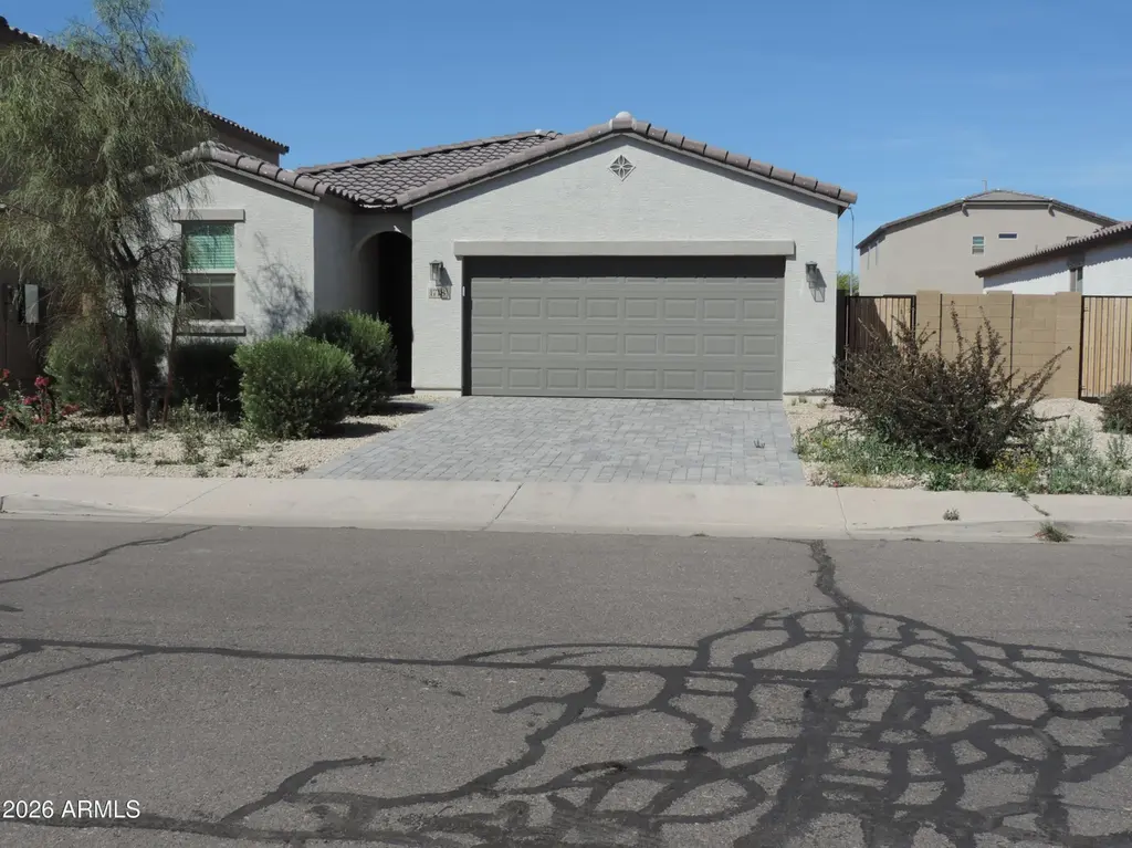 1718 W Toltec Dr