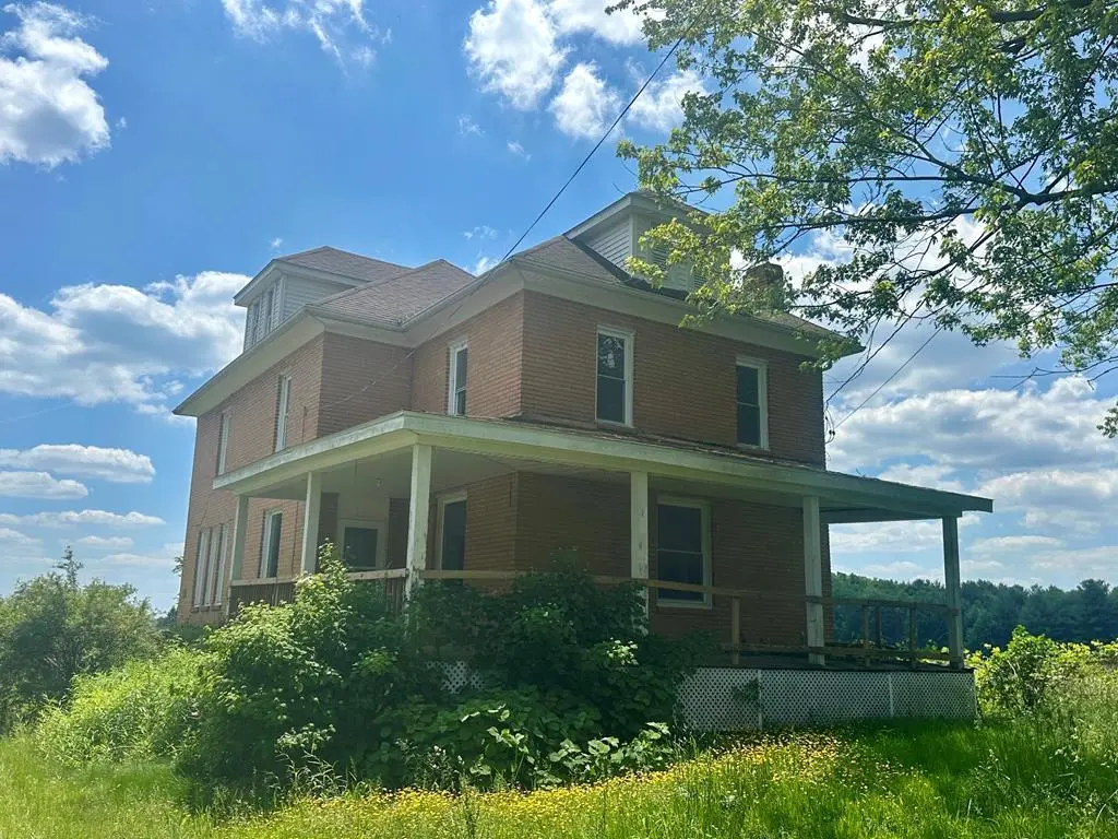 106 Lutz Dr