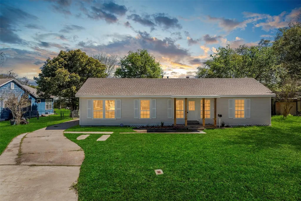 1405 Austin St