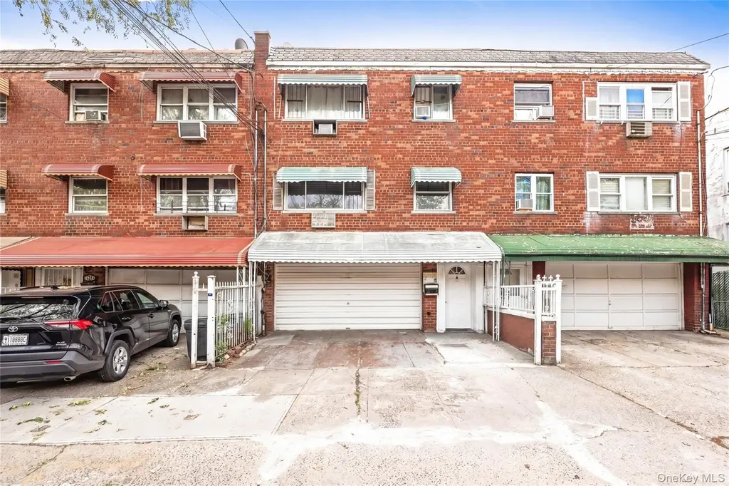 627 Commonwealth Ave
